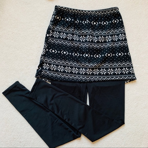 👖3/$20👖Holiday print Skirt with leggings - Picture 1 of 3